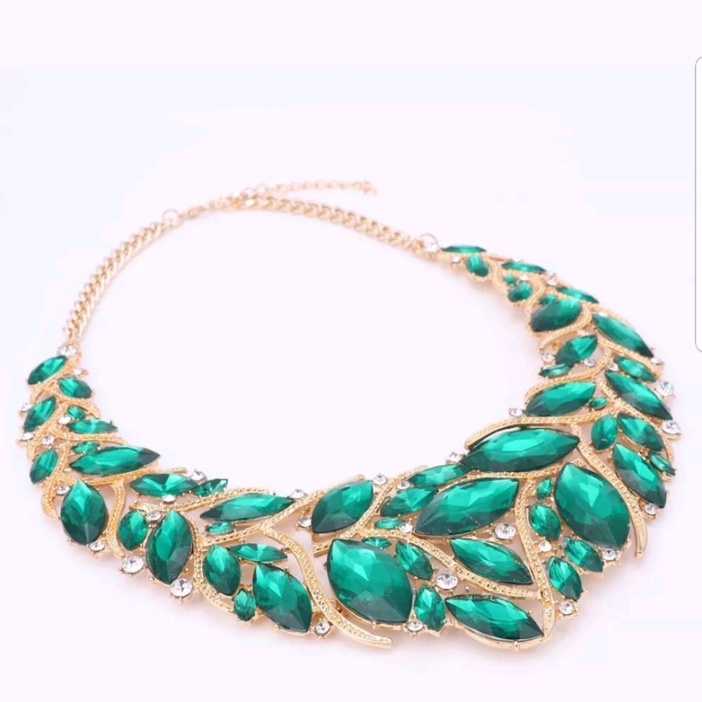 AUSTRIAN CRYSTAL STATEMENT NECKLACE, GREEN